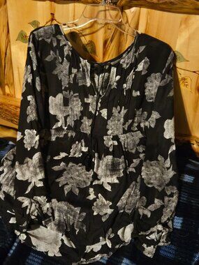 Lucky Brand Top  Size L.  EUC